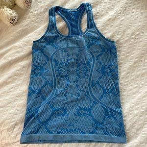 Lululemon top
